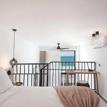 شقة فندقية Calla Luxury Seafront 4*