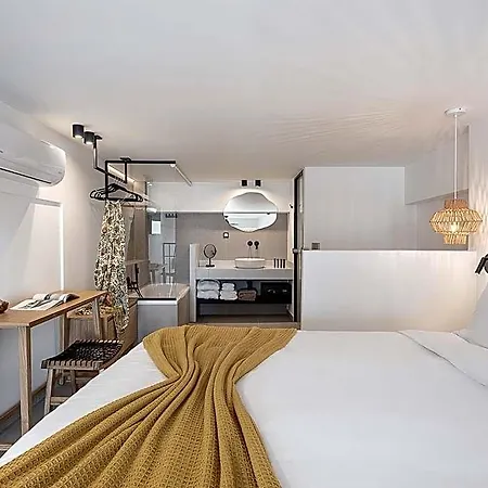 Aparthotel Calla Luxury Seafront 4*