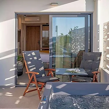 Calla Luxury Seafront Aparthotel