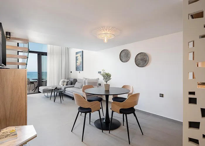 Calla Luxury Seafront Апарт-готель