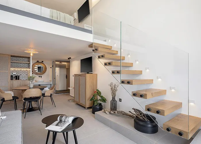 Calla Luxury Seafront Апарт-готель