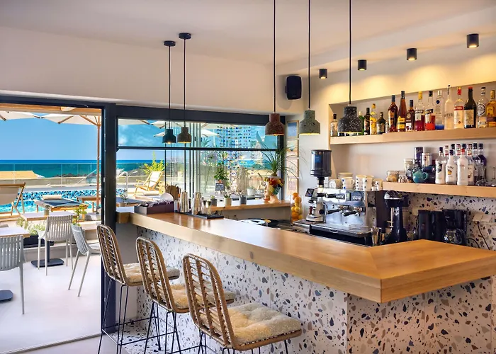 Calla Luxury Seafront Апарт-готель 4*