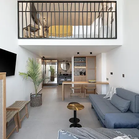 Ξενοδοχείο με διαμερίσματα Calla Luxury Seafront 4*