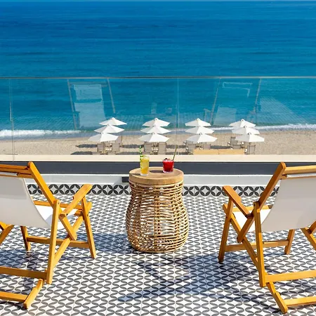 Ξενοδοχείο με διαμερίσματα Calla Luxury Seafront 4*