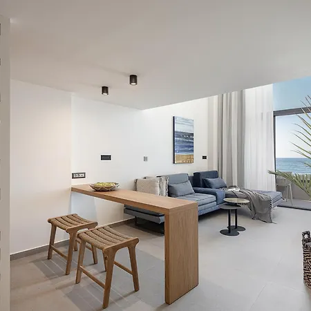 Calla Luxury Seafront מלון דירות