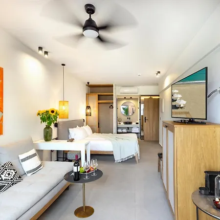 Calla Luxury Seafront מלון דירות