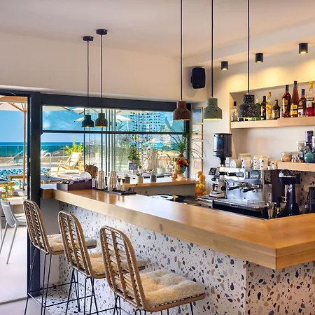 Calla Luxury Seafront Ξενοδοχείο με διαμερίσματα 4*