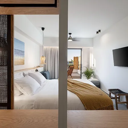 Calla Luxury Seafront Aparthotel 4*