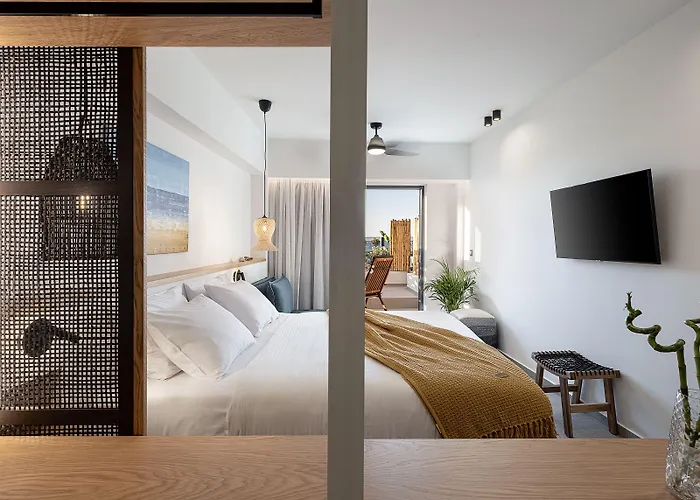 Calla Luxury Seafront Apartahotel 4*