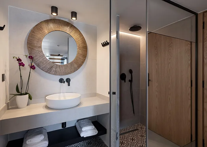 Apartahotel Calla Luxury Seafront Rétino